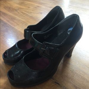 BRAND NEW Black heels by Aerosoles